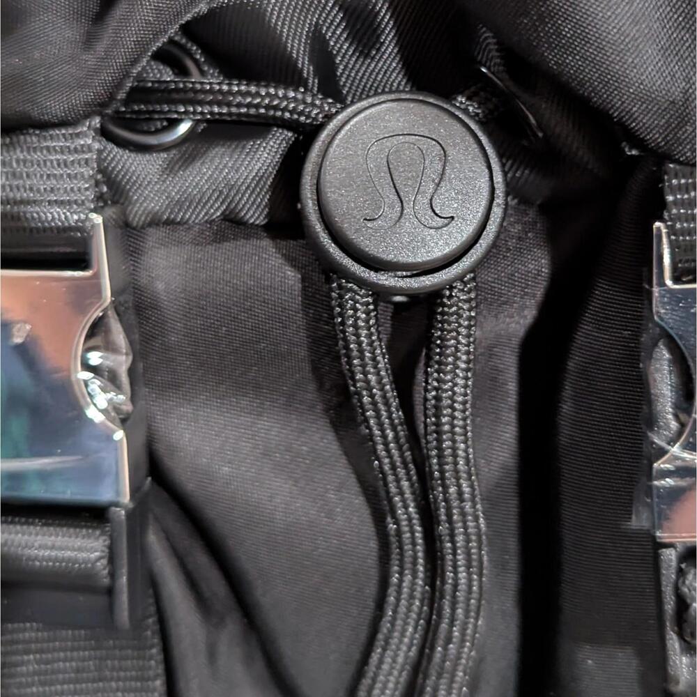 Lululemon Wunderlust Convertible Backpack Mini Black 3L Crossbody Bag NWT - Picture 5 of 8